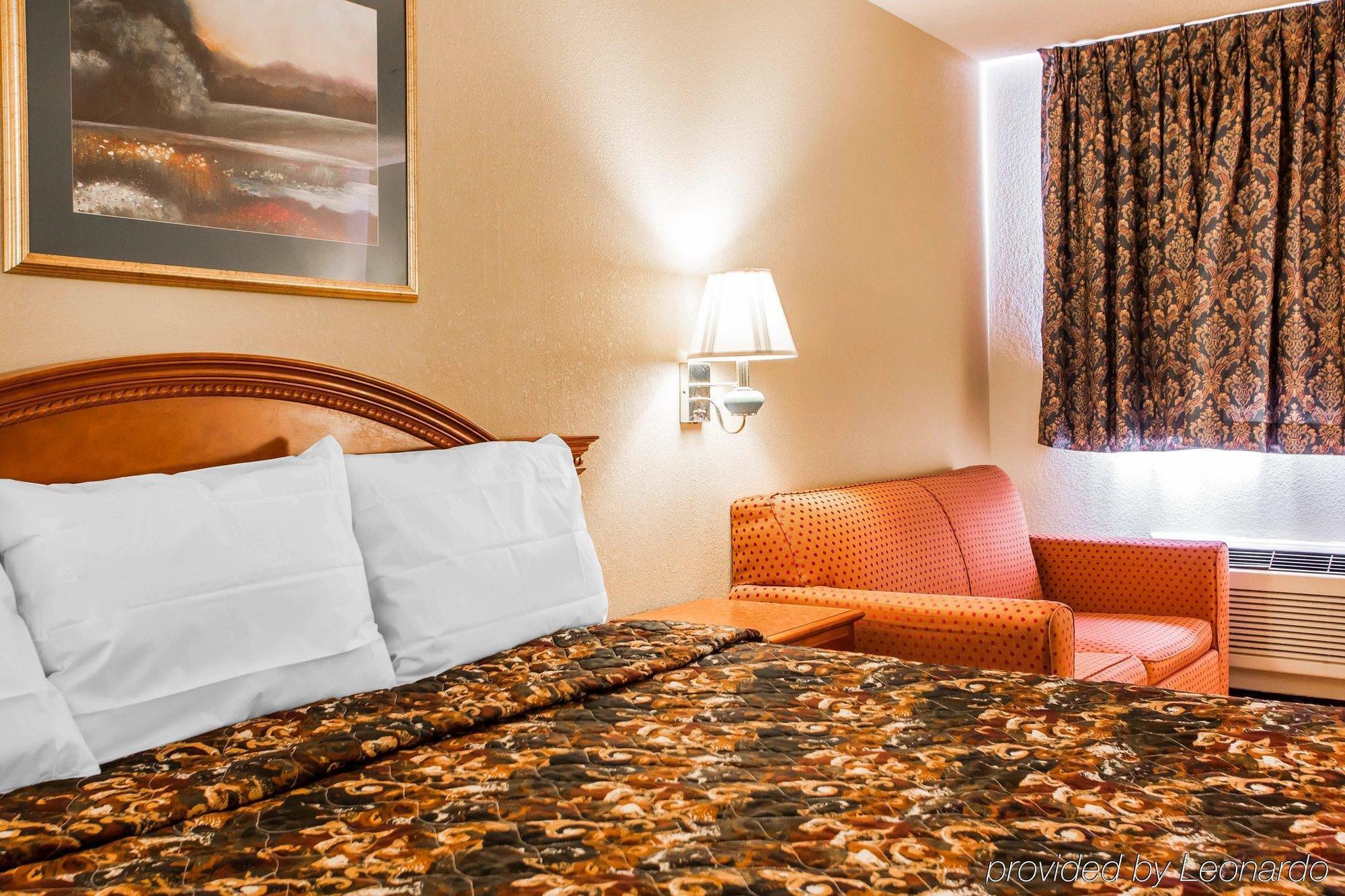 Red Lion Inn & Suites Caseyville Εξωτερικό φωτογραφία