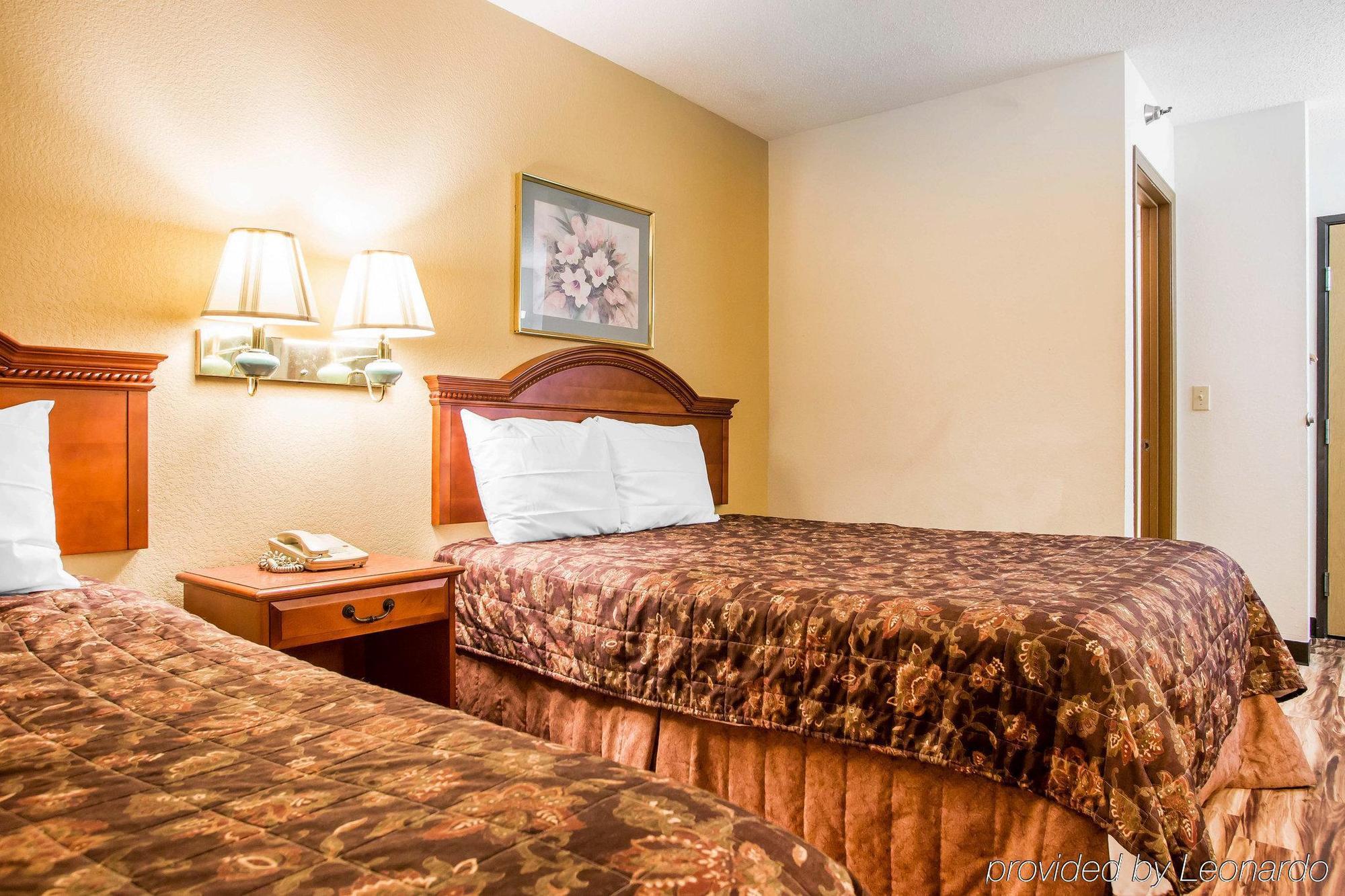 Red Lion Inn & Suites Caseyville Εξωτερικό φωτογραφία