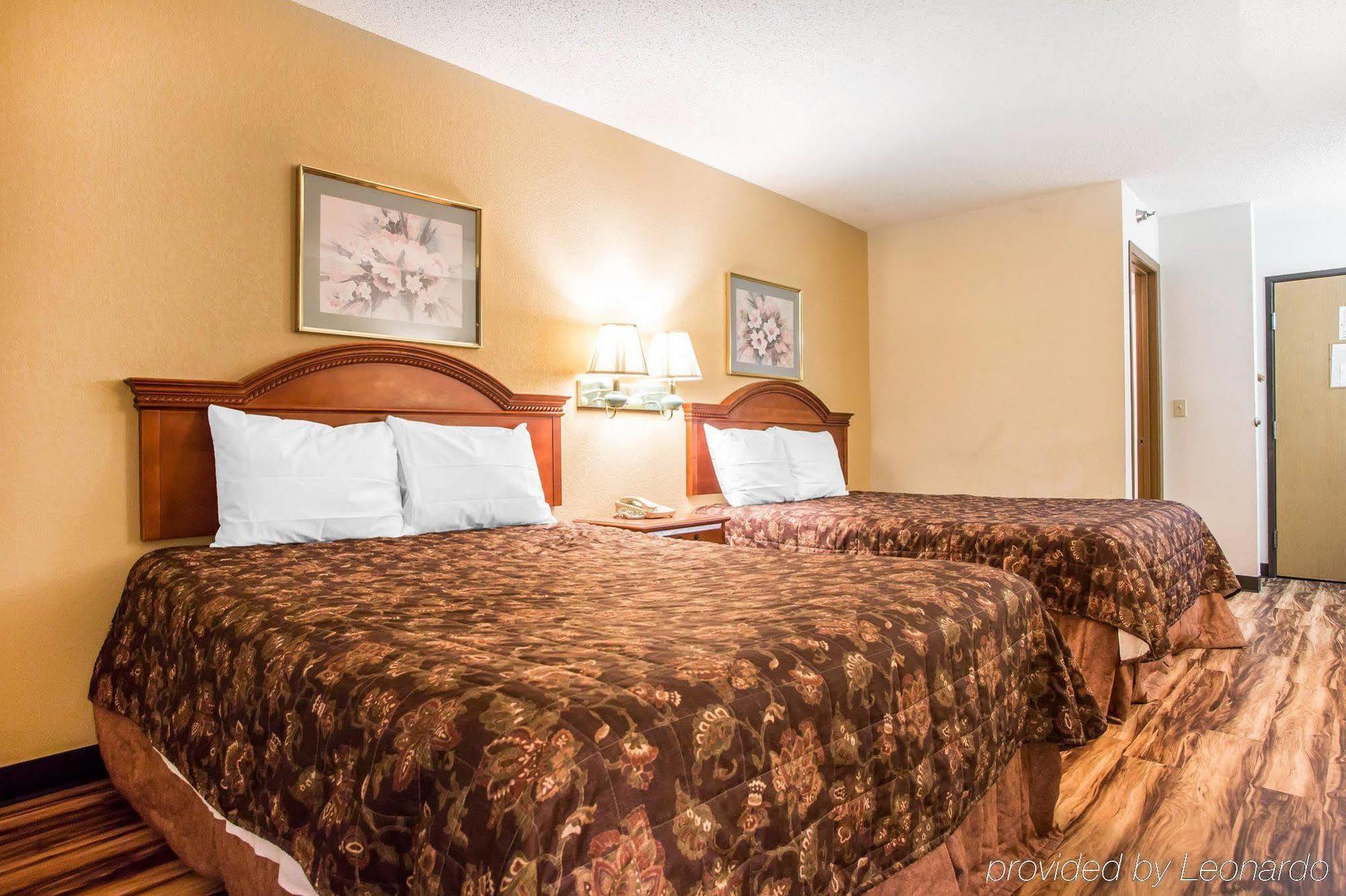 Red Lion Inn & Suites Caseyville Εξωτερικό φωτογραφία